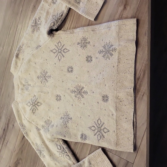 โ๏ธ Snowflake confetti pullover sweater! - Picture 9 of 10